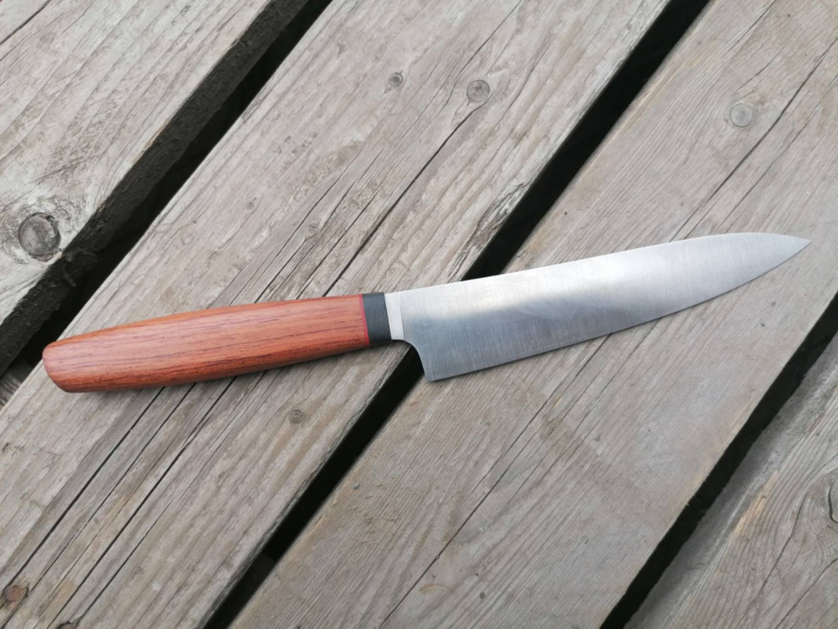 Сделать кухонный нож. Советский кухонный нож с больстером. Кухонный нож спуски не от обуха. Нож торседора. Кухонный нож с косым больстером.